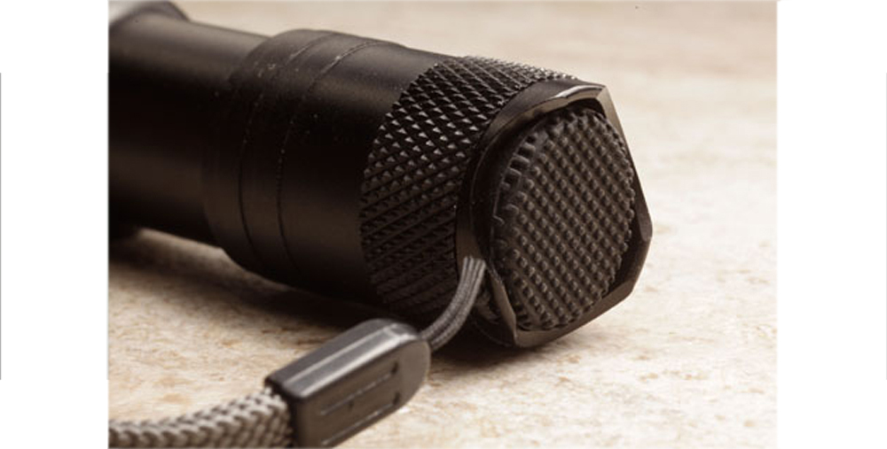 16WFP-5200 LED Flashlight (640 lumens)