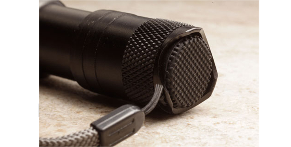 8WFP-3000 LED Flashlight (420 lumens)